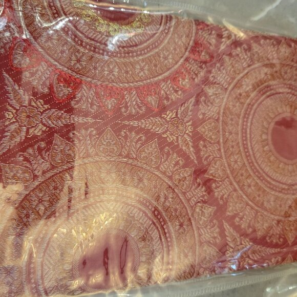 Chris Madden Elsewhere Red Table Runner 13" X 72" - Picture 2 of 5